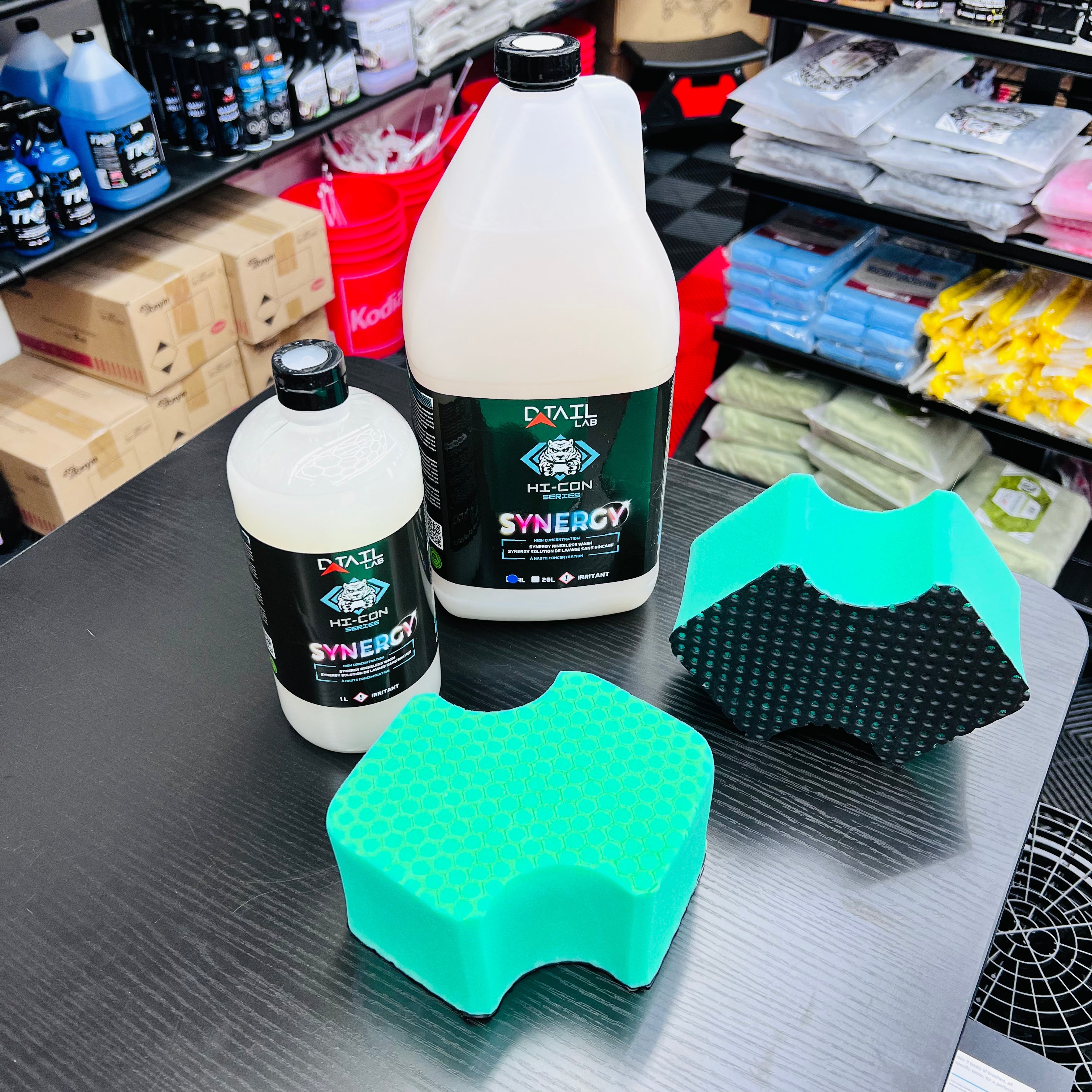 SYNERGY Rinse-less Wash & Clay Sponge - APPLICATORS, SPONGES & WASH MITTS - D-Tail Lab